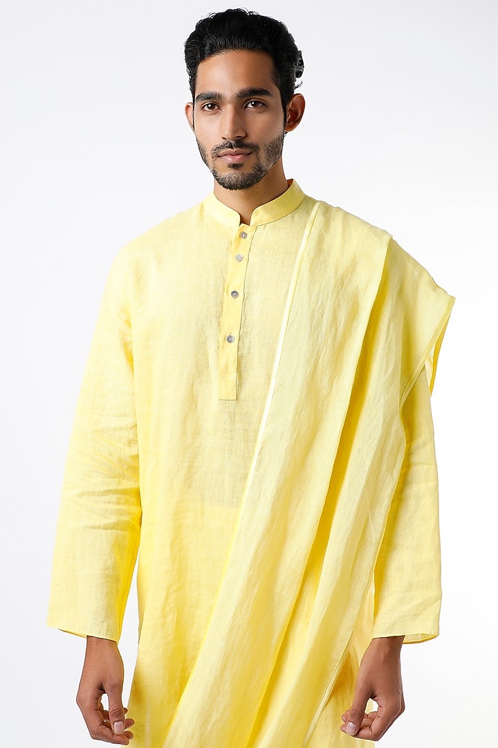 Light Yellow Gauze Linen Draped Kurta by Wendell Rodricks Men at Pernia's Pop Up Shop