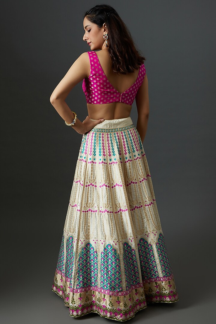 White Banarasi Silk Handwoven Wedding Lehenga Set by Warp 'N Weft at Pernia's Pop Up Shop