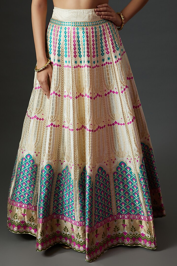 White Banarasi Silk Handwoven Wedding Lehenga Set by Warp 'N Weft at Pernia's Pop Up Shop