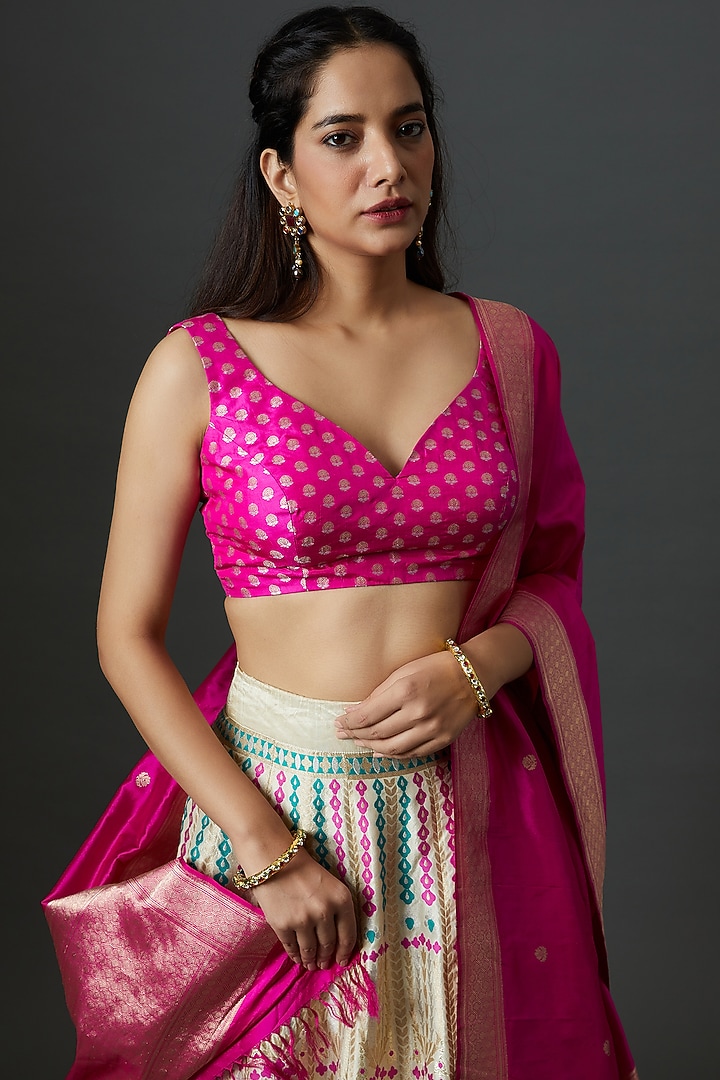 White Banarasi Silk Handwoven Wedding Lehenga Set by Warp 'N Weft at Pernia's Pop Up Shop