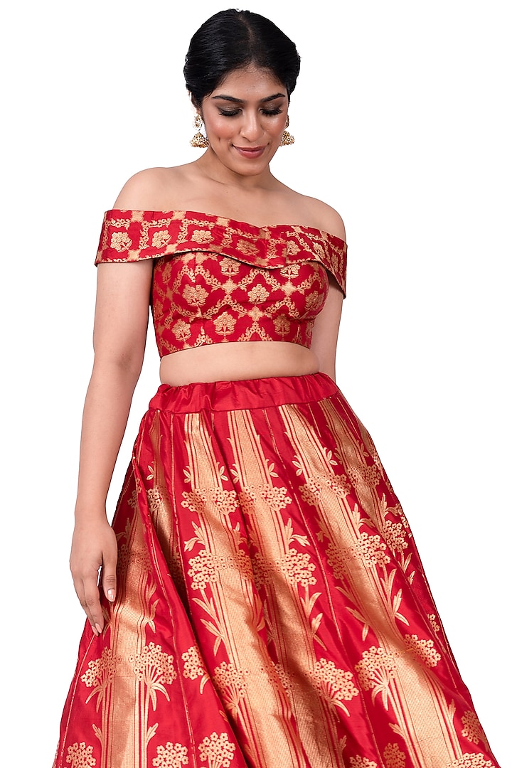 Red Banarasi Silk Bridal Lehenga Set by Warp 'N Weft at Pernia's Pop Up Shop