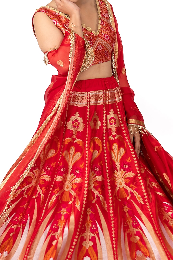 Red Banarasi Silk Bridal Lehenga Set by Warp 'N Weft at Pernia's Pop Up Shop