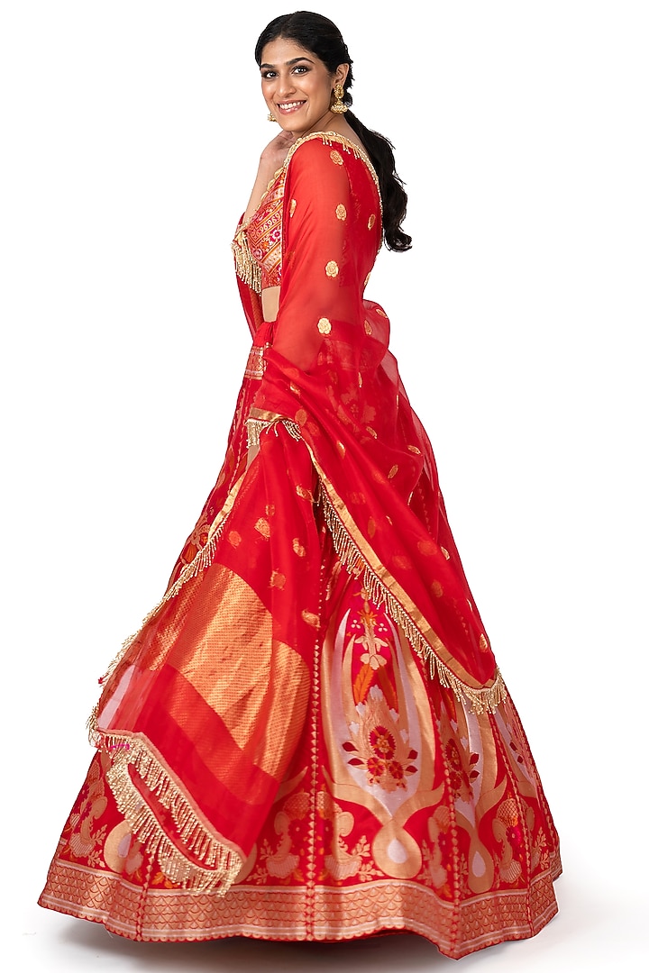 Red Banarasi Silk Bridal Lehenga Set by Warp 'N Weft at Pernia's Pop Up Shop