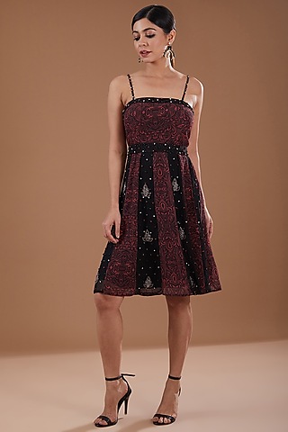 Black Georgette Abstract Printed Knee-Length Dress by YagaanaByP