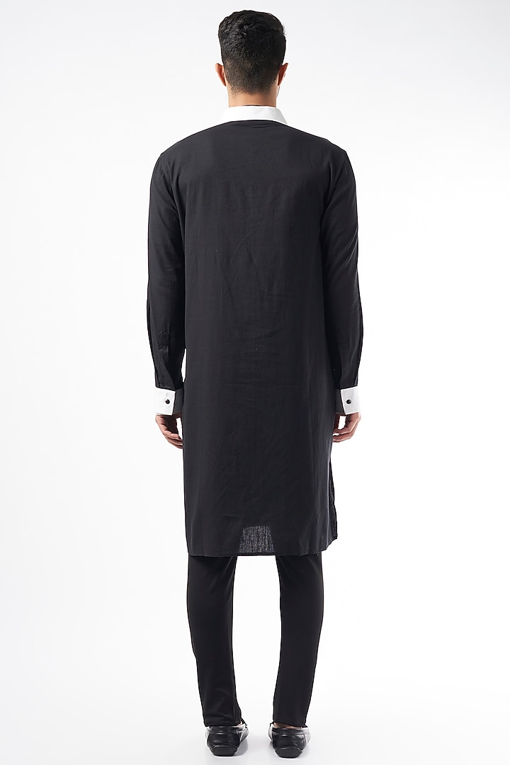 Black & White Linen Kurta by YAJY By Aditya Jain at Pernia's Pop Up Shop