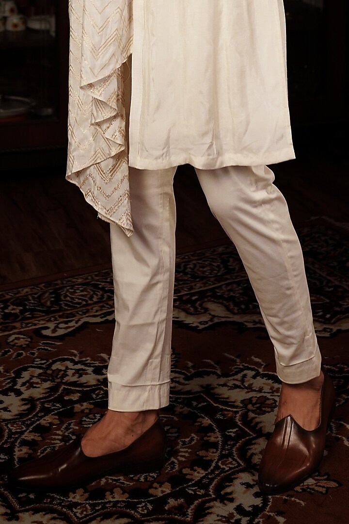 Off-White Silk Kurta Set by YAJY By Aditya Jain at Pernia's Pop Up Shop