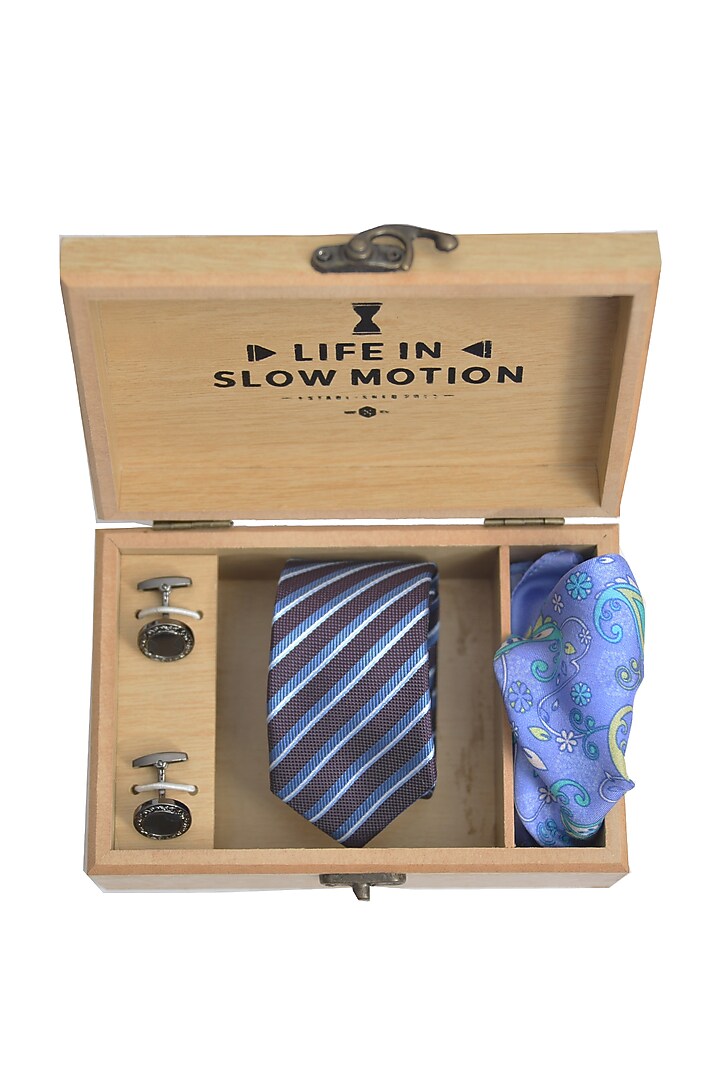 Blue Pocket Square & Tie Gift Set by Yashodhara Men at Pernia's Pop Up Shop
