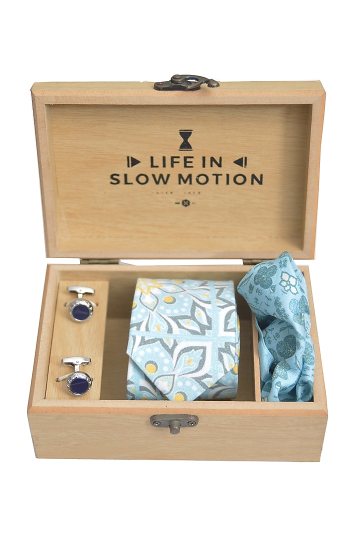 Turquoise Tie & Pocket Square Gift Set by Yashodhara Men at Pernia's Pop Up Shop