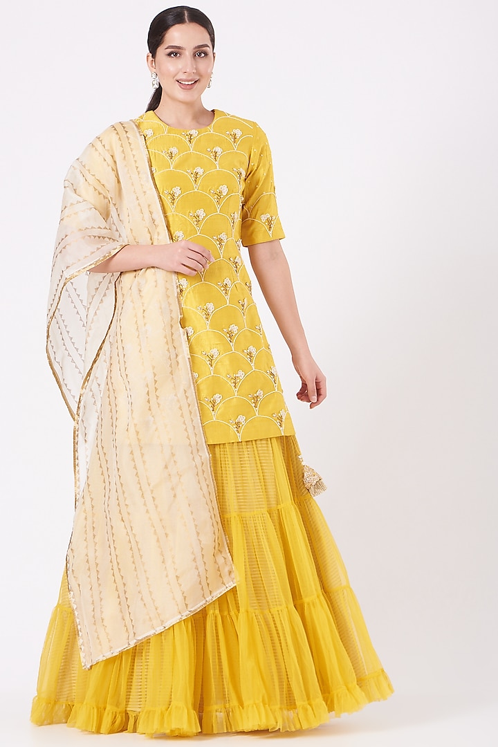 Yellow Raw Silk Embroidered Kurta Set by Yashodhara