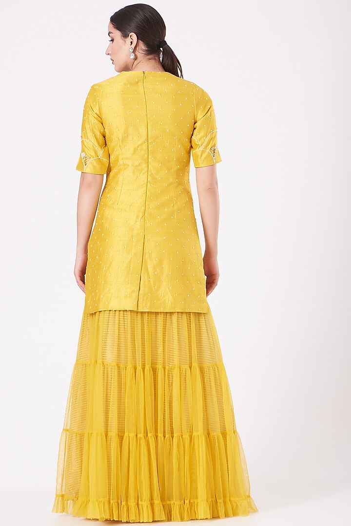 Yellow Raw Silk Embroidered Kurta Set by Yashodhara at Pernia's Pop Up Shop