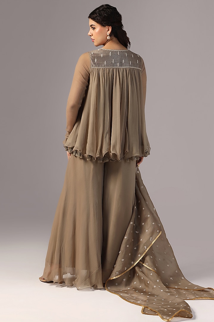 Sienna Raw Silk Embroidered Kurta Set by Yashodhara at Pernia's Pop Up Shop