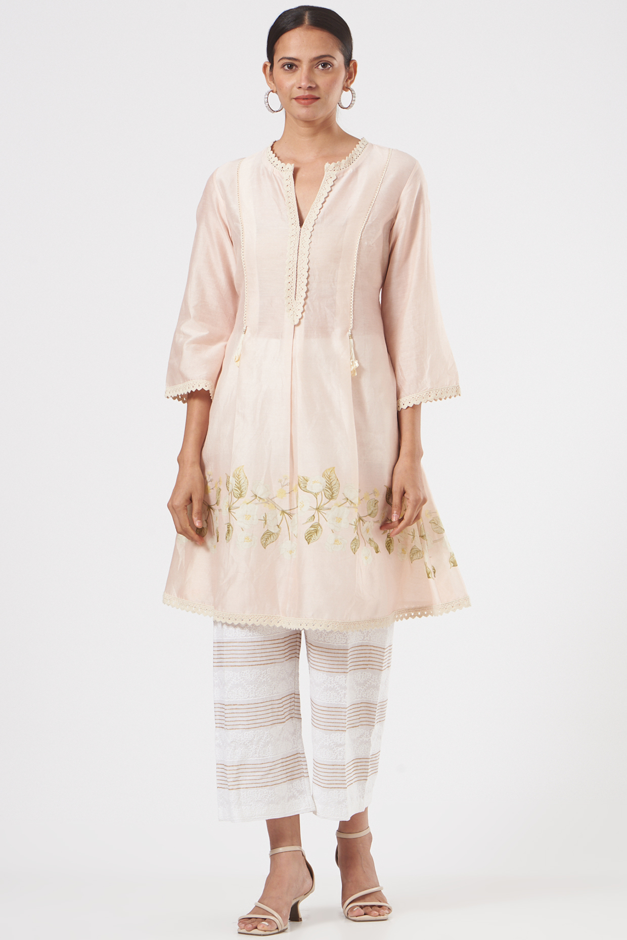 Peach Silk Printed Kurta Set by Yashodhara at Pernia's Pop Up Shop