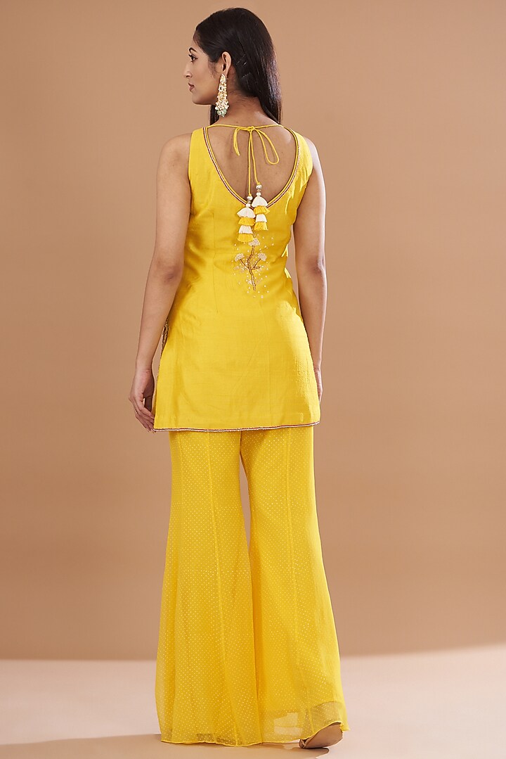 Yellow Raw Silk Embroidered Kurta Set by Yashodhara at Pernia's Pop Up Shop
