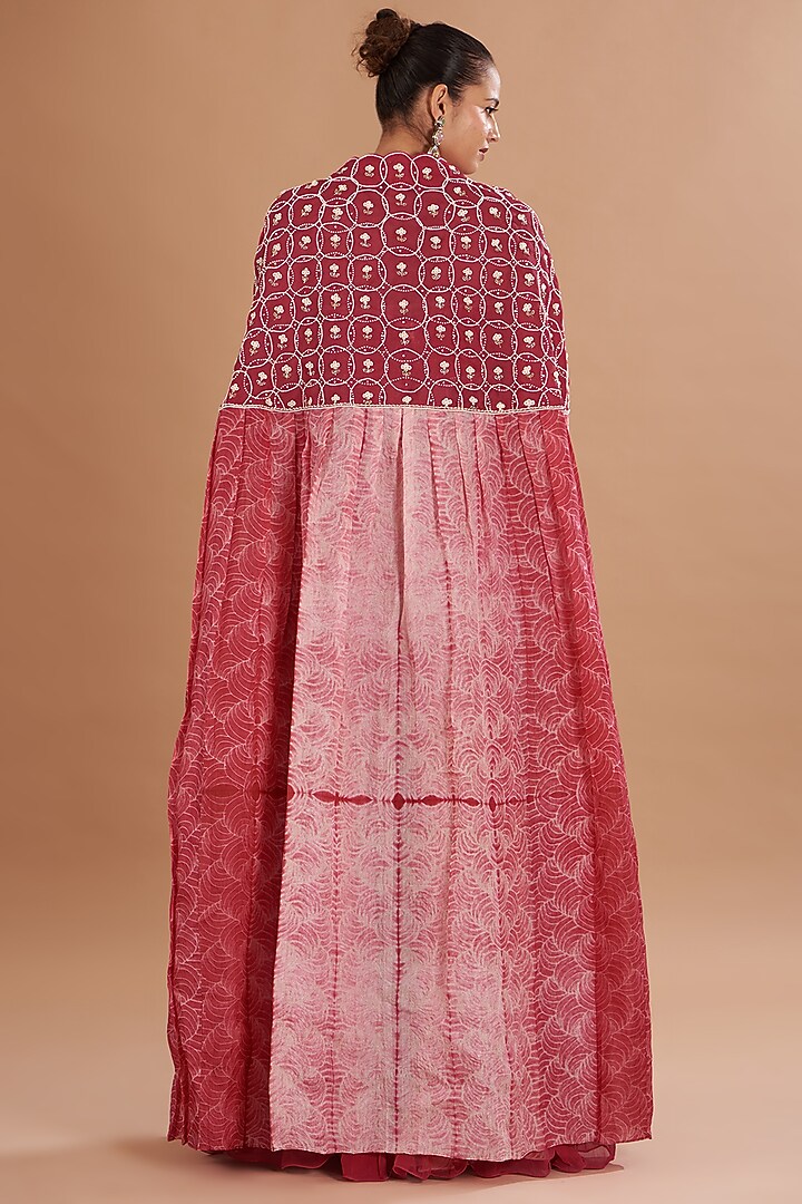 Pink Shibori Embroidered Cape Set by Yashodhara at Pernia's Pop Up Shop