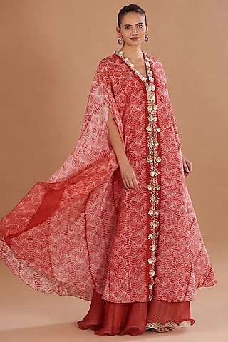 Red Organza Embroidered Shibori Cape Set by Yashodhara