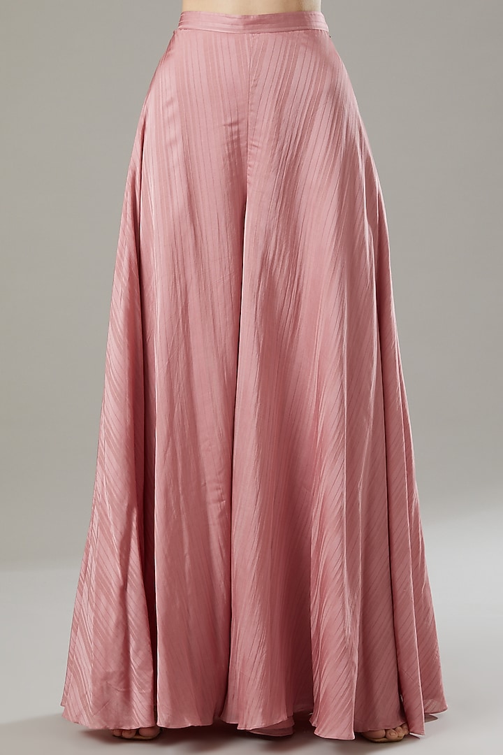 Antique Pink Chanderi Silk Off-Shoulder Cape Set by Yashodhara at Pernia's Pop Up Shop