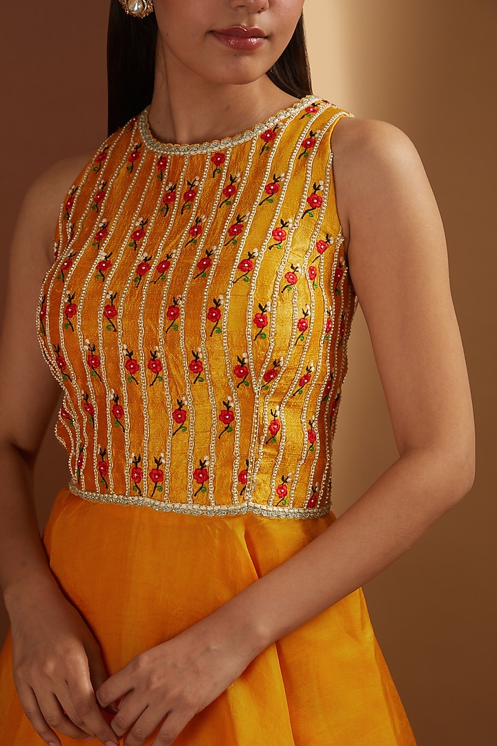 Orange Organza & Chiffon Kurta Set by Yashodhara at Pernia's Pop Up Shop