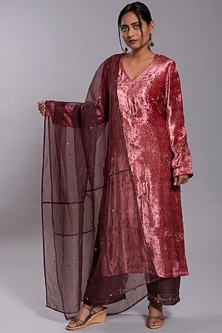 Old Rose Pink Silk Velvet Embroidered Kurta Set by YATI