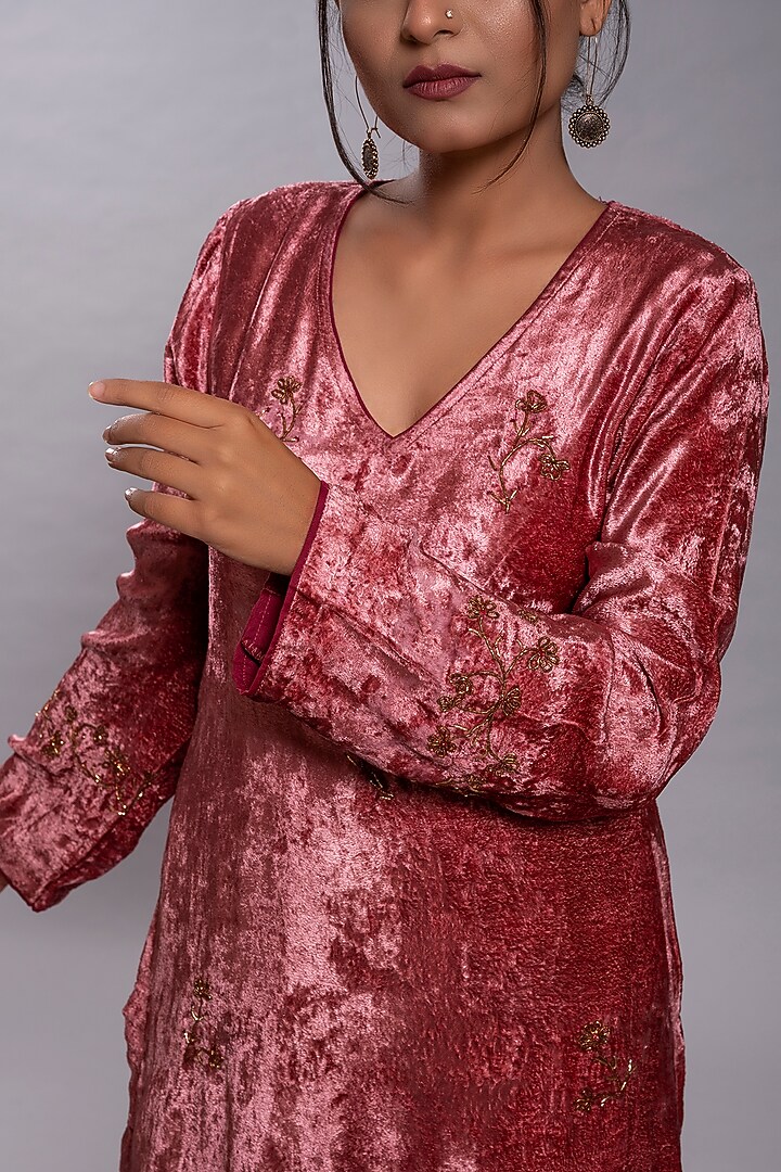 Old Rose Pink Silk Velvet Embroidered Kurta Set by YATI at Pernia's Pop Up Shop