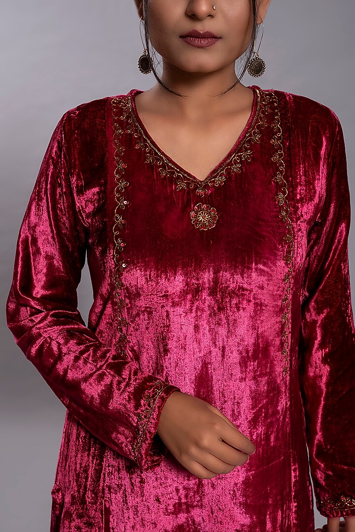 Magenta Silk Velvet Embroidered Kurta Set by YATI at Pernia's Pop Up Shop
