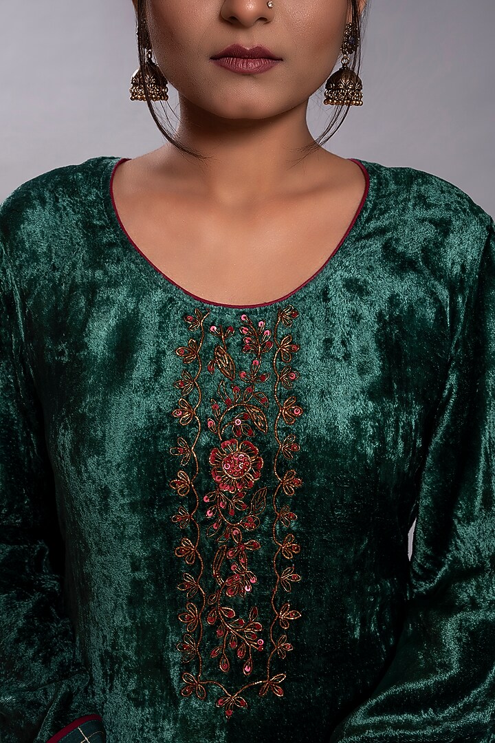 Bottle Green Silk Velvet Embroidered Kurta Set by YATI at Pernia's Pop Up Shop