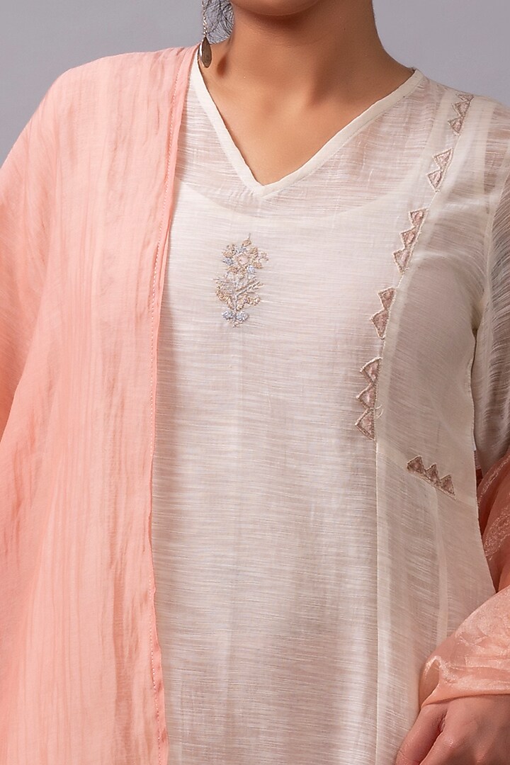Off-White Embroidered Kurta Set by YATI at Pernia's Pop Up Shop