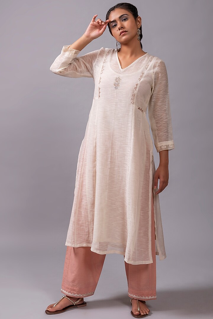 Off-White Embroidered Kurta Set by YATI at Pernia's Pop Up Shop