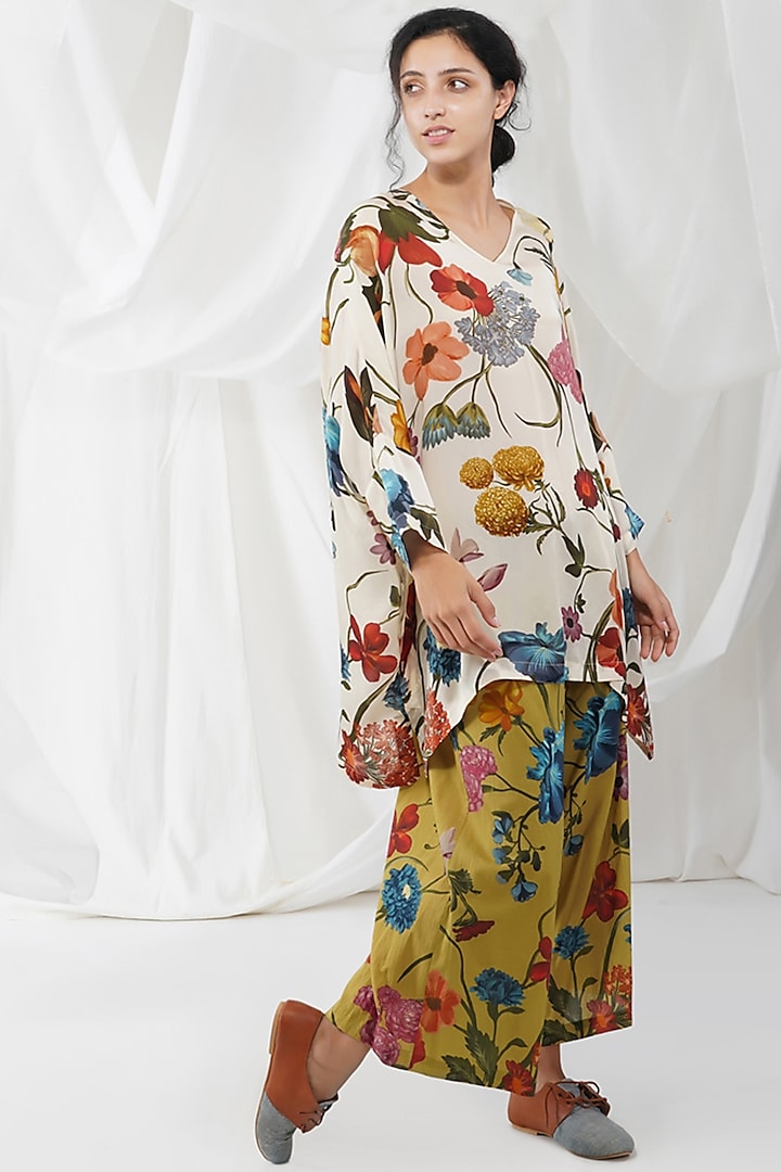 White Floral Printed Tunic by YAVI