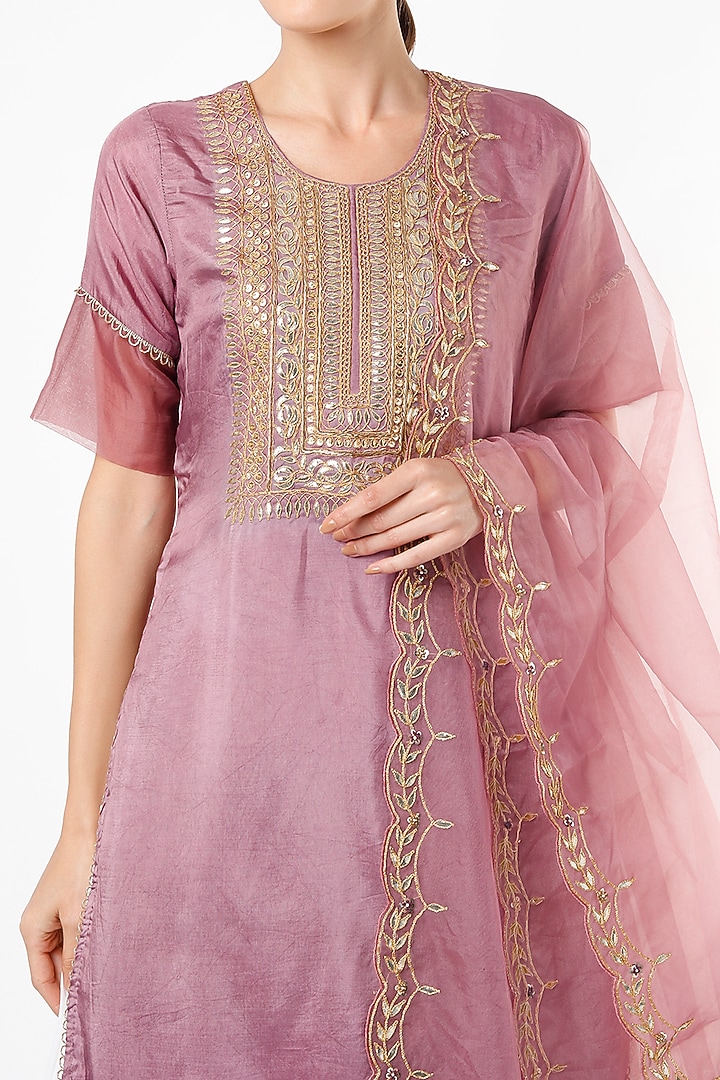 Mauve Embroidered Kurta Set by Yuvrani Jaipur at Pernia's Pop Up Shop