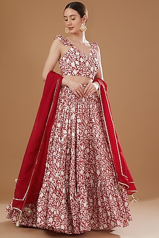 Ivory & Red Muslin Printed Lehenga Set by Yuvrani Jaipur