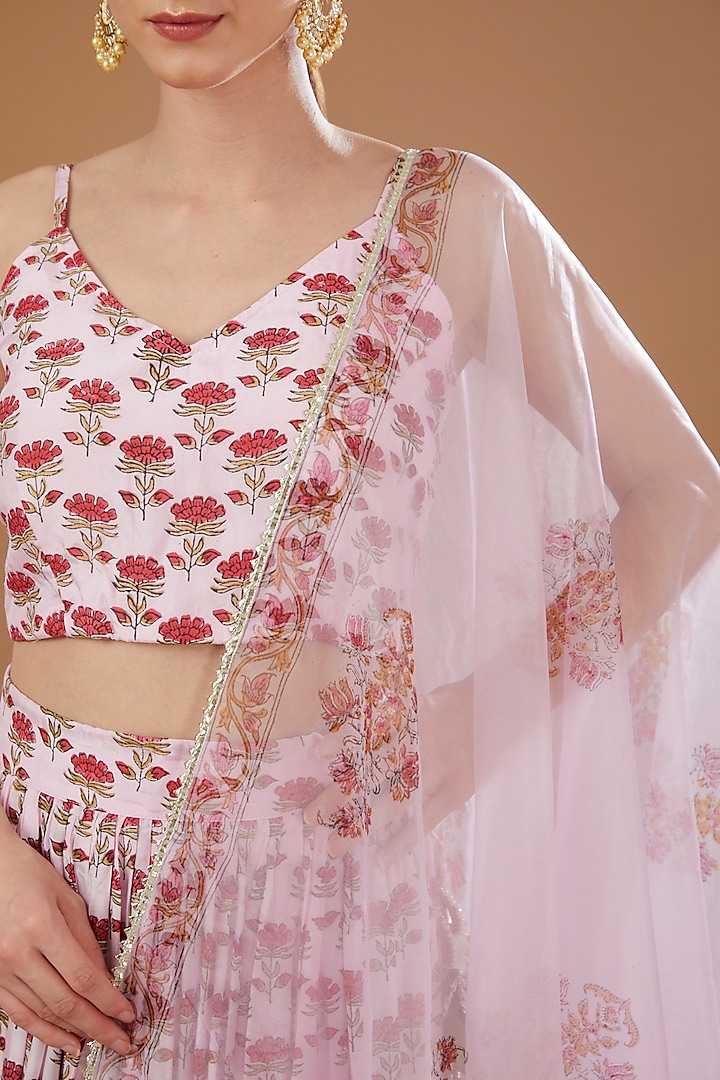 Ivory & Pink Muslin Printed Lehenga Set by Yuvrani Jaipur at Pernia's Pop Up Shop