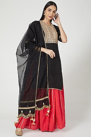 Black Kurta Set With Hand Embroidered Dupatta by Yuvrani Jaipur