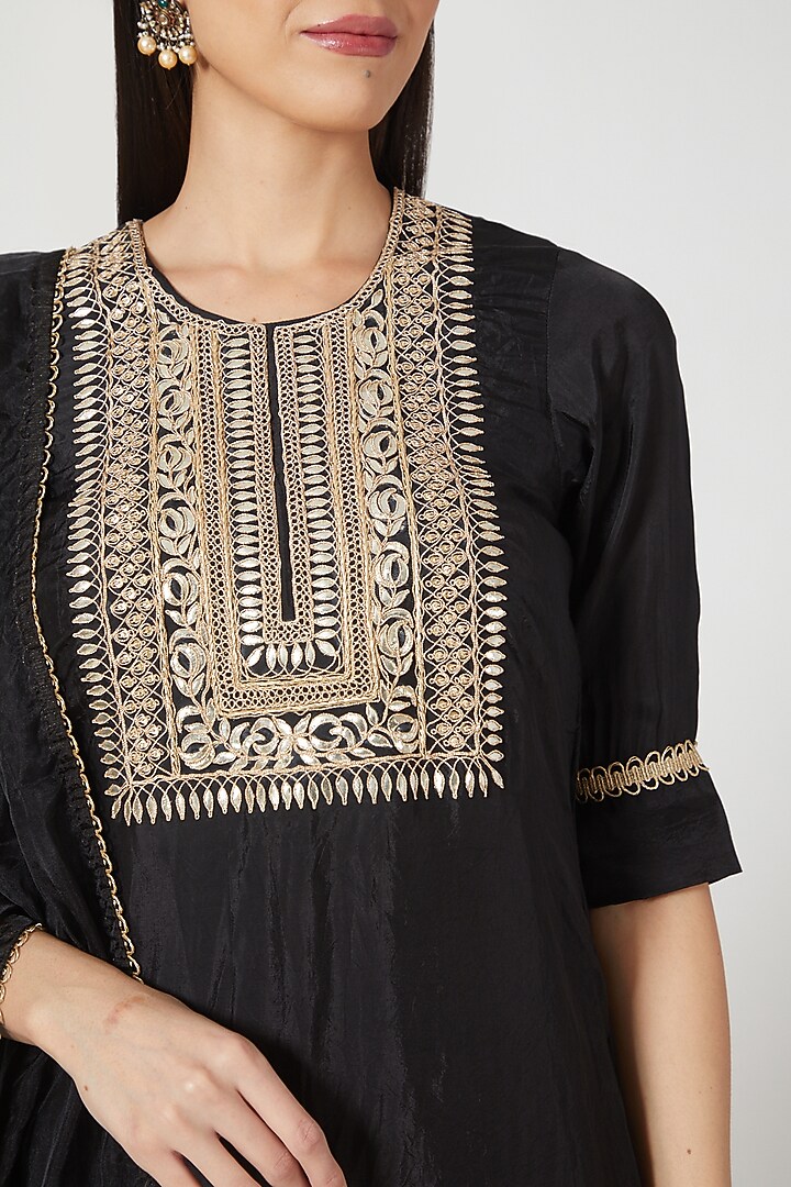 Black Kurta Set With Hand Embroidered Dupatta by Yuvrani Jaipur at Pernia's Pop Up Shop