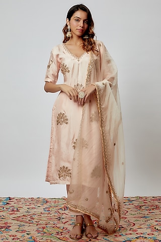 Peach Pure Spun Silk Embroidered Kurta Set by Yuvrani Jaipur