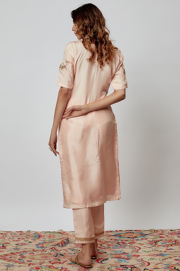 Peach Pure Spun Silk Embroidered Kurta Set by Yuvrani Jaipur at Pernia's Pop Up Shop