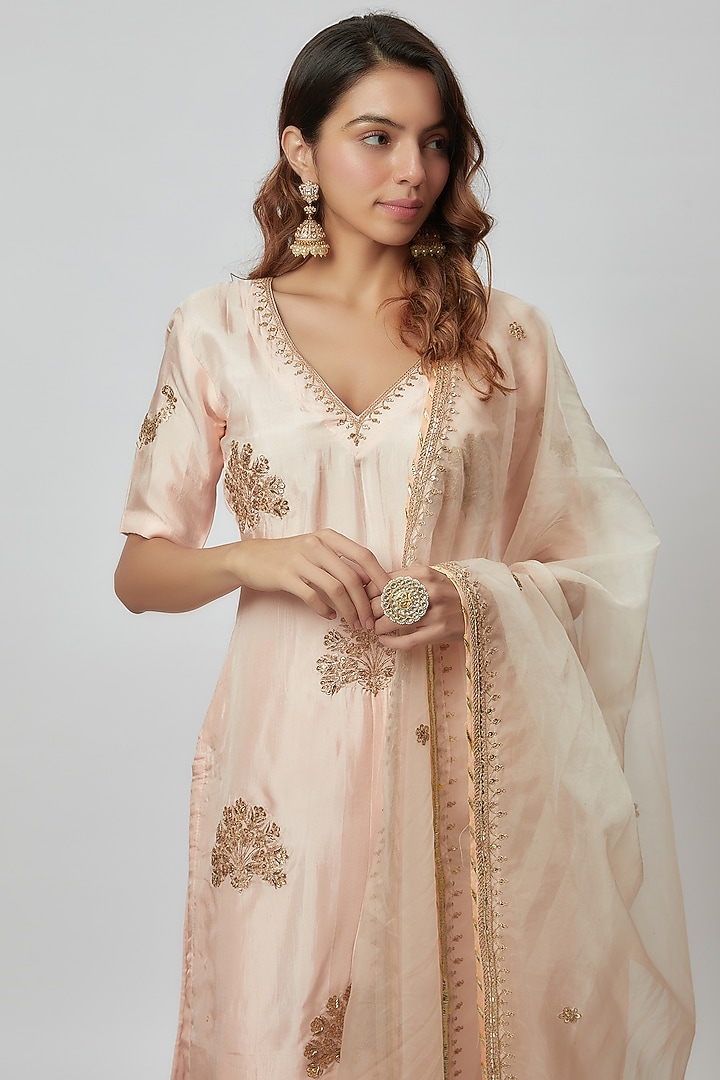 Peach Pure Spun Silk Embroidered Kurta Set by Yuvrani Jaipur at Pernia's Pop Up Shop