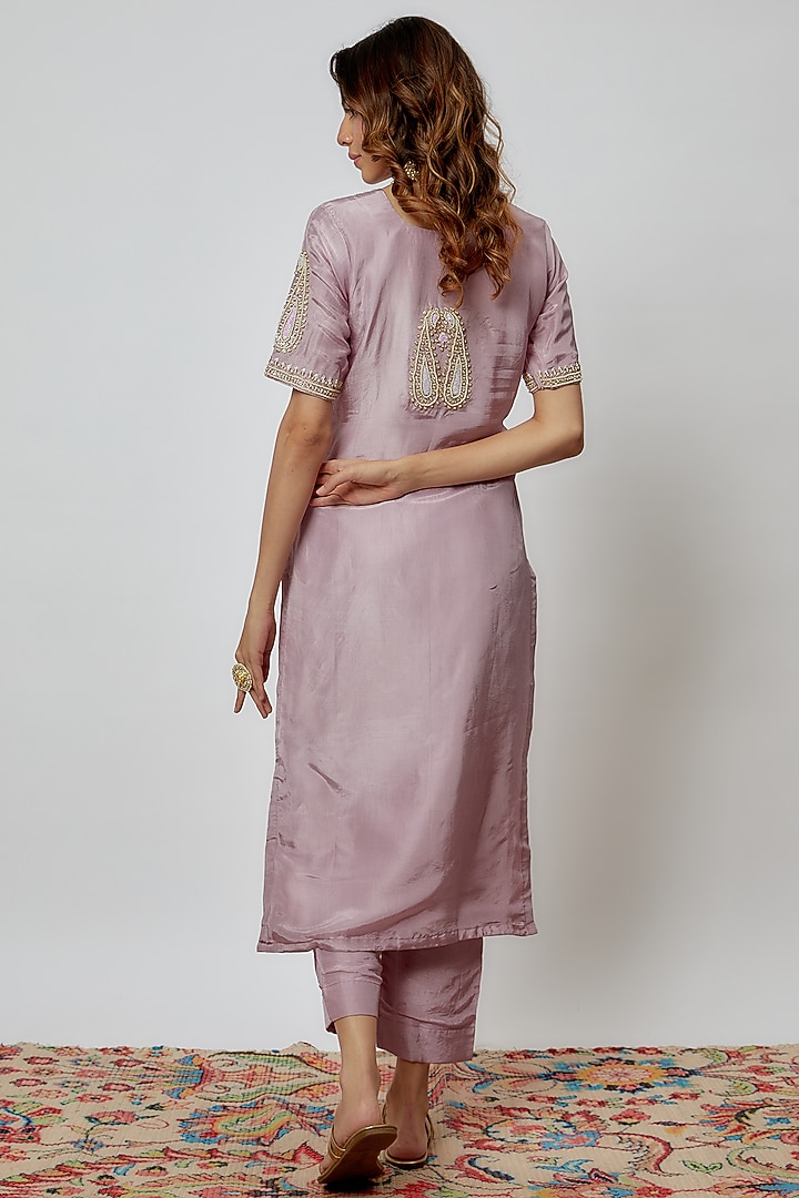 Mauve Pure Spun Silk Embroidered Kurta Set by Yuvrani Jaipur at Pernia's Pop Up Shop