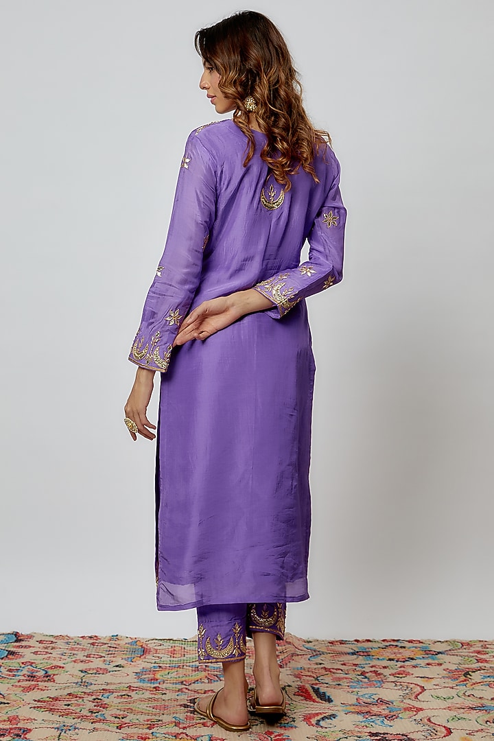 Violet Pure Spun Silk Embroidered Kurta Set by Yuvrani Jaipur at Pernia's Pop Up Shop