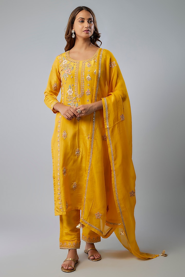Yellow Pure Spun Silk Hand Embroidered Kurta Set by Yuvrani Jaipur at Pernia's Pop Up Shop