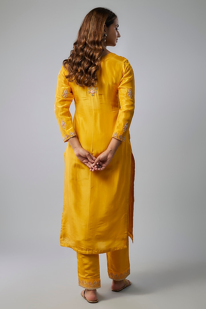Yellow Pure Spun Silk Hand Embroidered Kurta Set by Yuvrani Jaipur at Pernia's Pop Up Shop