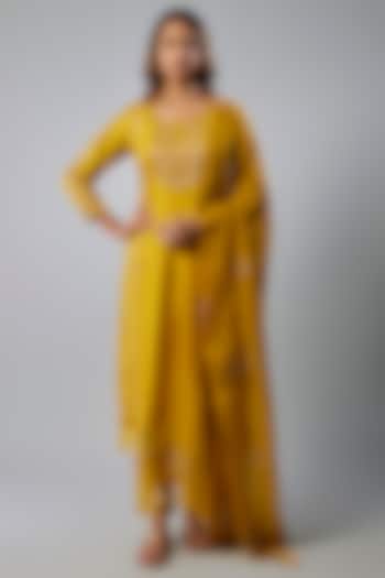 Golden Pure Spun Silk Hand Embroidered Kurta Set by Yuvrani Jaipur at Pernia's Pop Up Shop