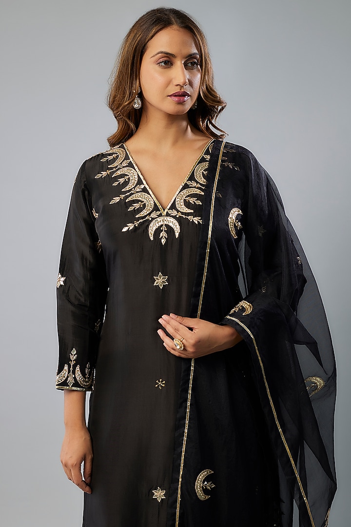 Black Pure Spun Silk Hand Embroidered Kurta Set by Yuvrani Jaipur at Pernia's Pop Up Shop