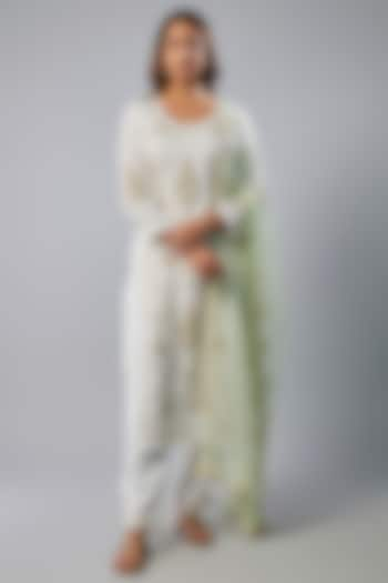 Ivory Spun Silk Hand Embroidered Kurta Set by Yuvrani Jaipur at Pernia's Pop Up Shop