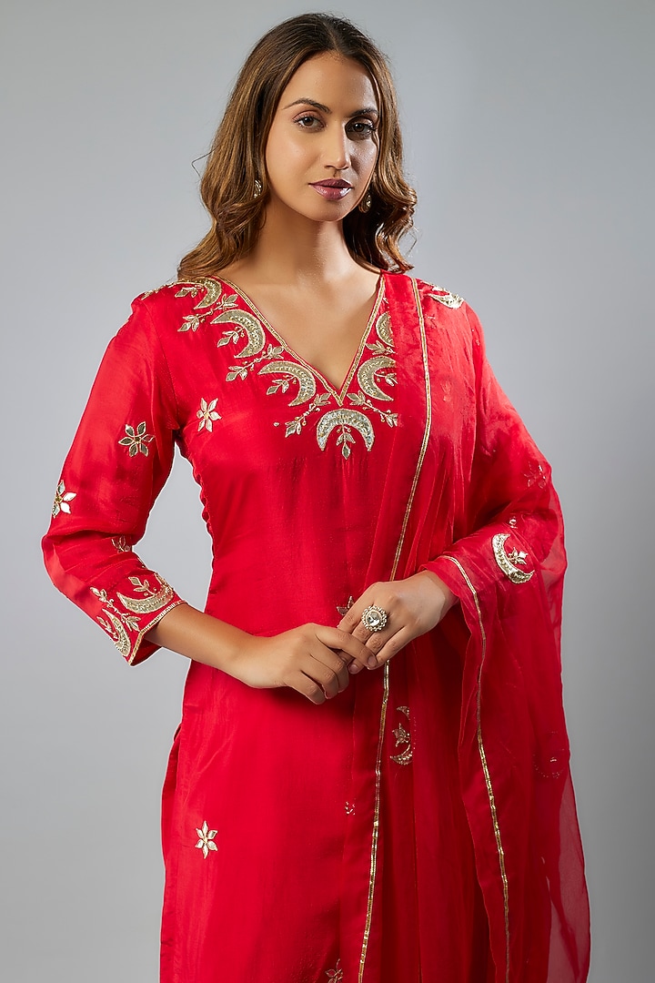 Red Pure Spun Silk Hand Embroidered Kurta Set by Yuvrani Jaipur at Pernia's Pop Up Shop