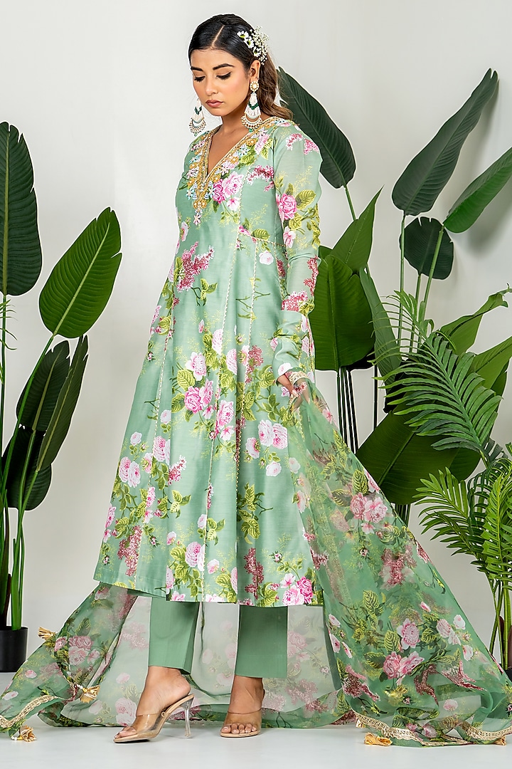 Green Chanderi Floral Printed & Embroidered Kurta Set by Yuvrani Jaipur at Pernia's Pop Up Shop