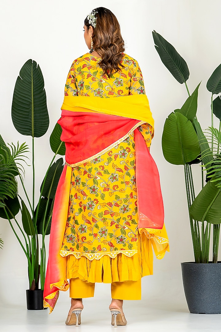 Yellow Chanderi Digital Floral Printed Kurta Set by Yuvrani Jaipur at Pernia's Pop Up Shop