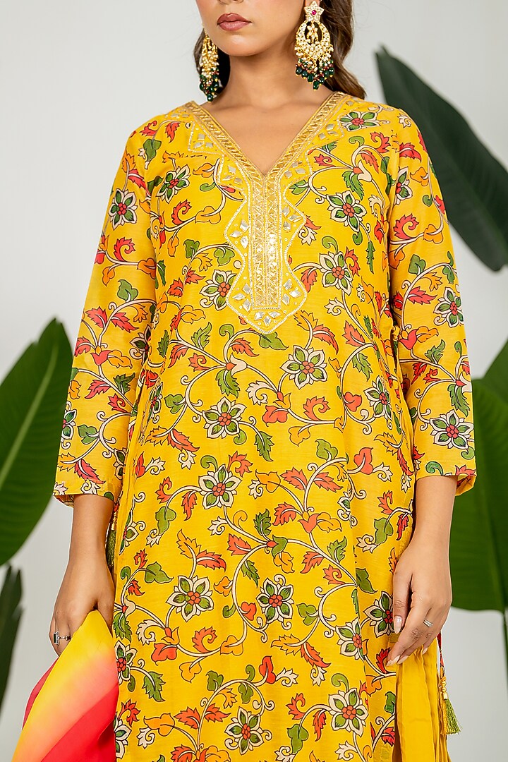Yellow Chanderi Digital Floral Printed Kurta Set by Yuvrani Jaipur at Pernia's Pop Up Shop