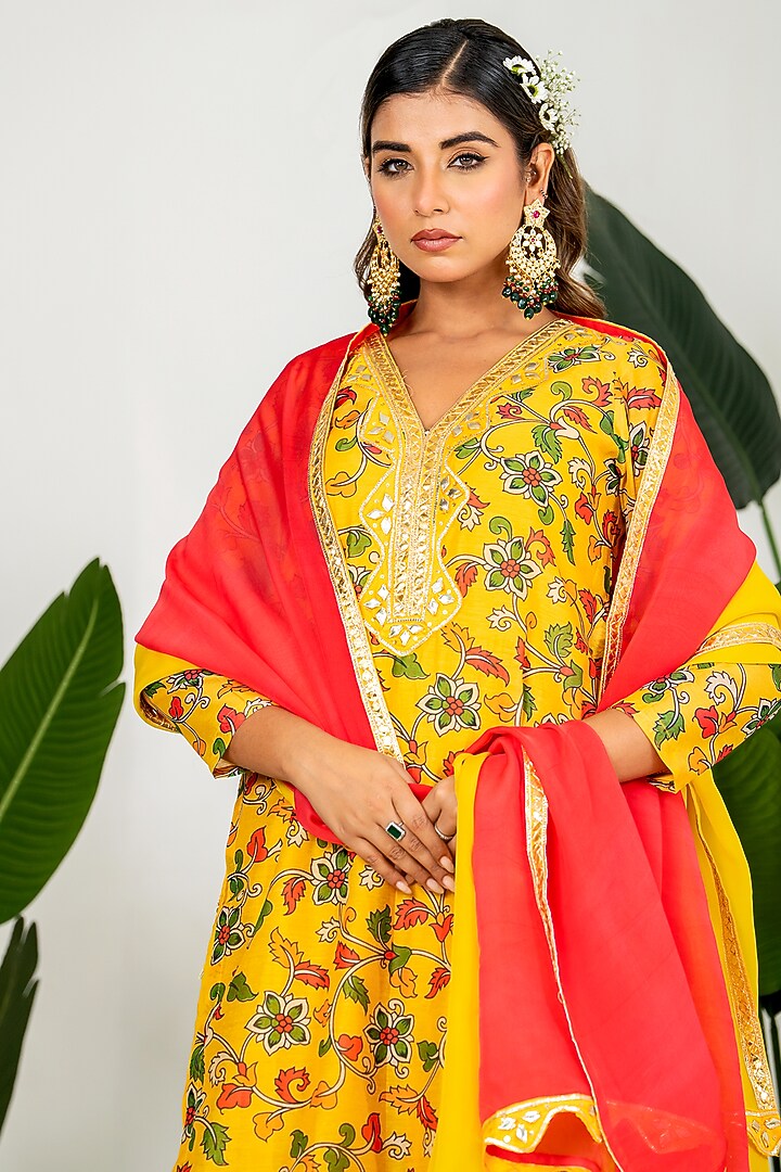 Yellow Chanderi Digital Floral Printed Kurta Set by Yuvrani Jaipur at Pernia's Pop Up Shop