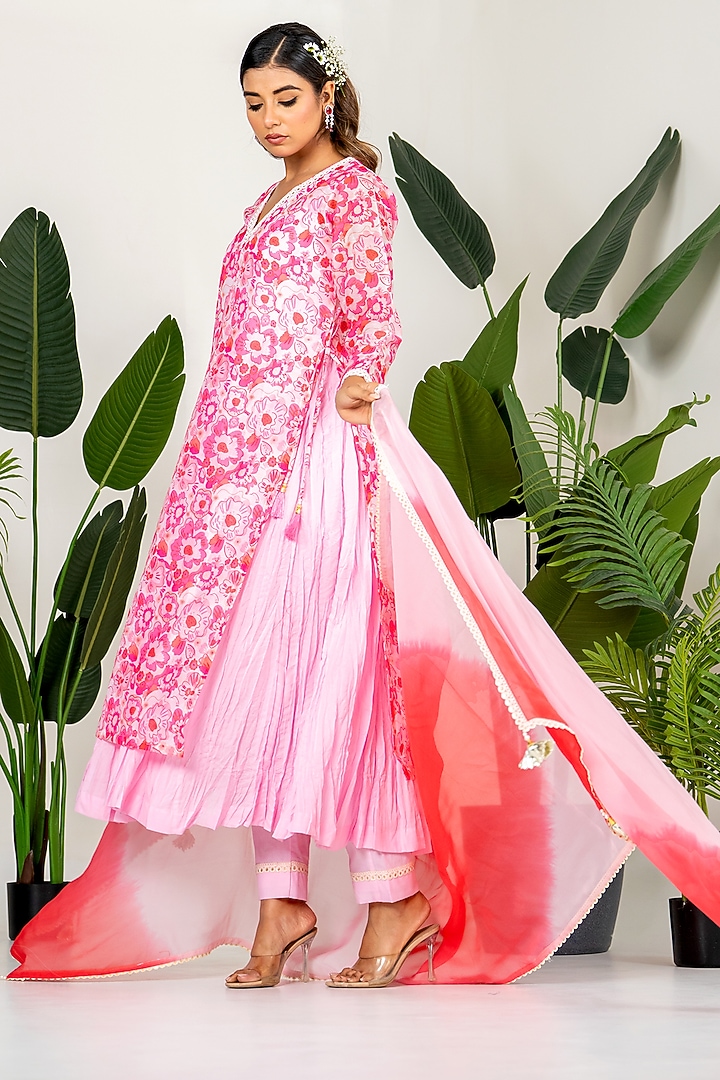 Blush Pink Chanderi Digital Floral Printed Kurta Set by Yuvrani Jaipur at Pernia's Pop Up Shop