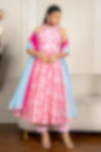 Neon Pink Chanderi Floral Printed & Lace Embroidered Anarkali Set by Yuvrani Jaipur at Pernia's Pop Up Shop